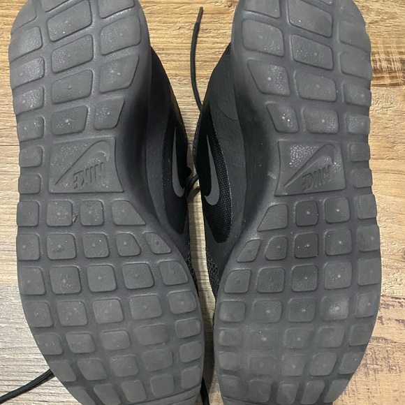 Women's Nike Triple Black Shoes - Picture 11 of 11
